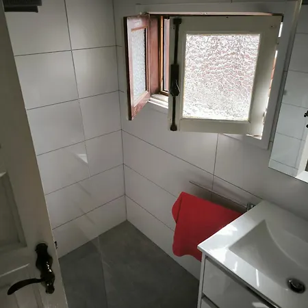 Americas Front Line 아파트